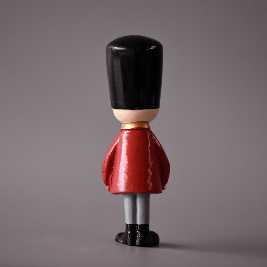 Nutcracker Puppet Soldier, Res - Nutcracker Figurine 评论和价格